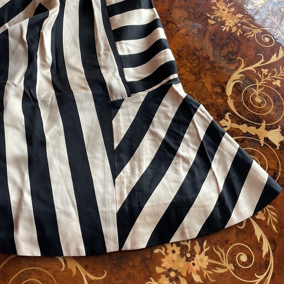 JILL STUART COLLECTION peach & black striped silk mini skirt sz2 waist ~25” - Picture 4 of 8